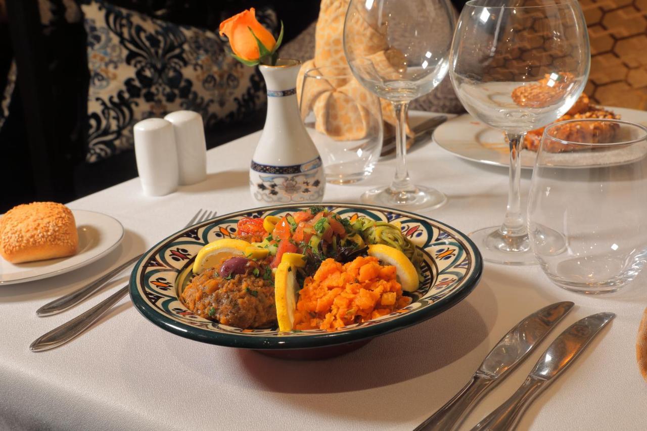 Le Palace D'Anfa Καζαμπλάνκα Εξωτερικό φωτογραφία A Moroccan dish
