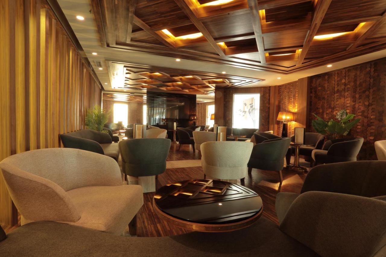 Le Palace D'Anfa Καζαμπλάνκα Εξωτερικό φωτογραφία The lounge at the airport