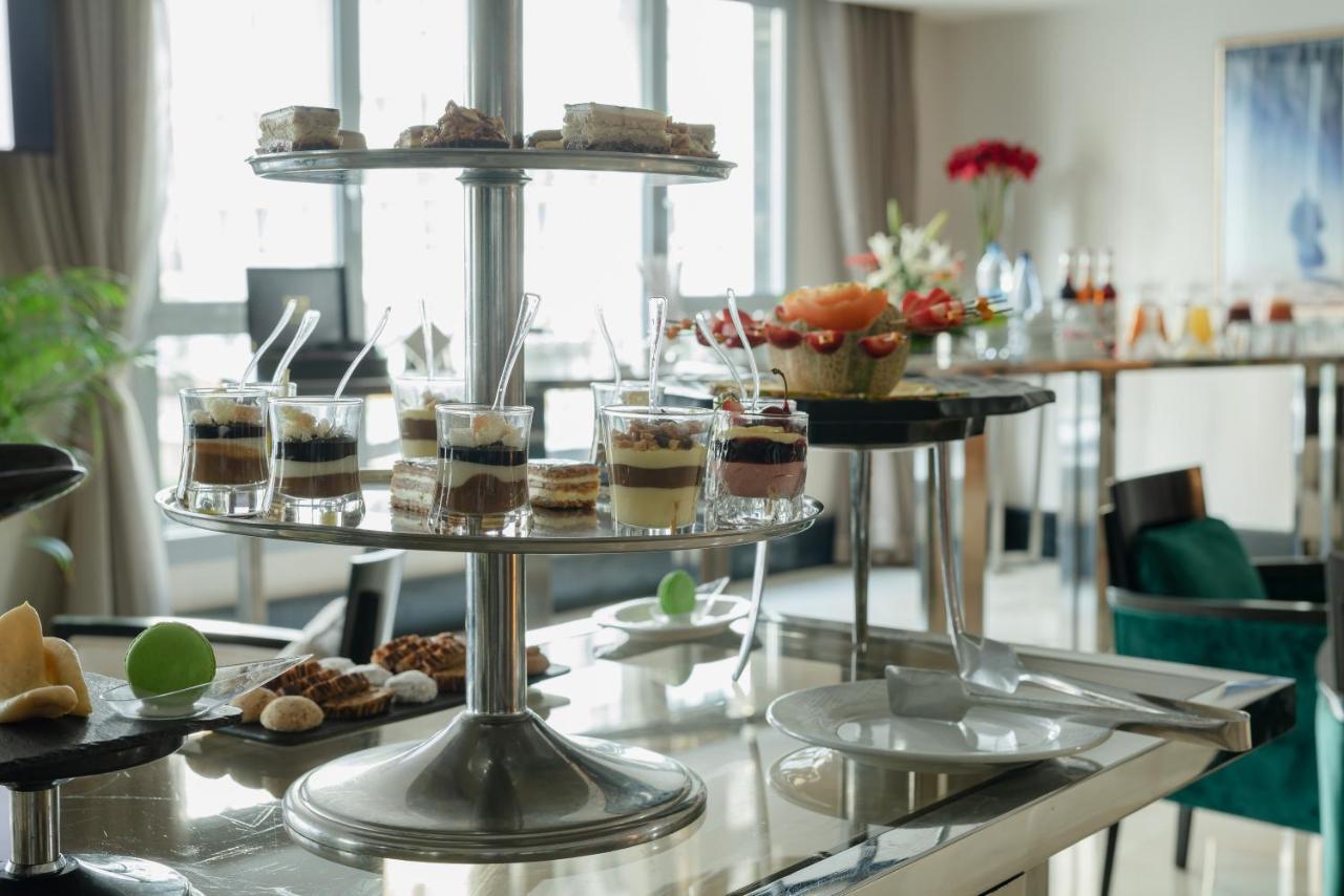 Le Palace D'Anfa Καζαμπλάνκα Εξωτερικό φωτογραφία A tiered stand with desserts